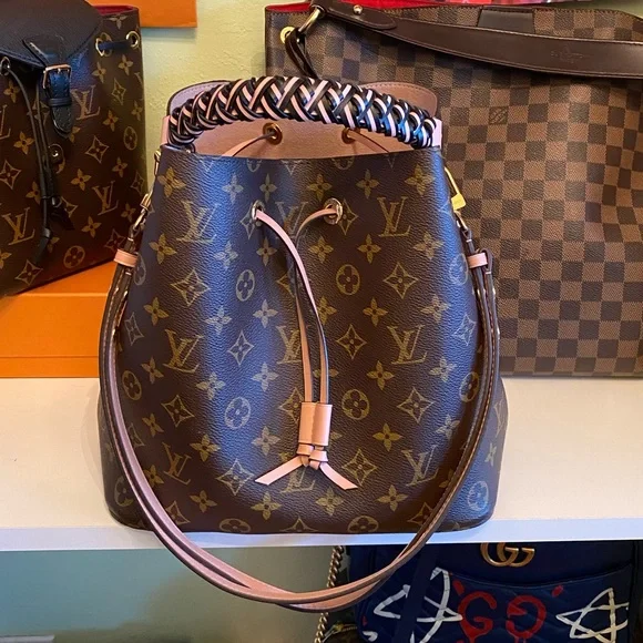 💕TRADED💕Louis Vuitton NeoNoe monogram rose crossbody purse bag - Picture 2 of 16